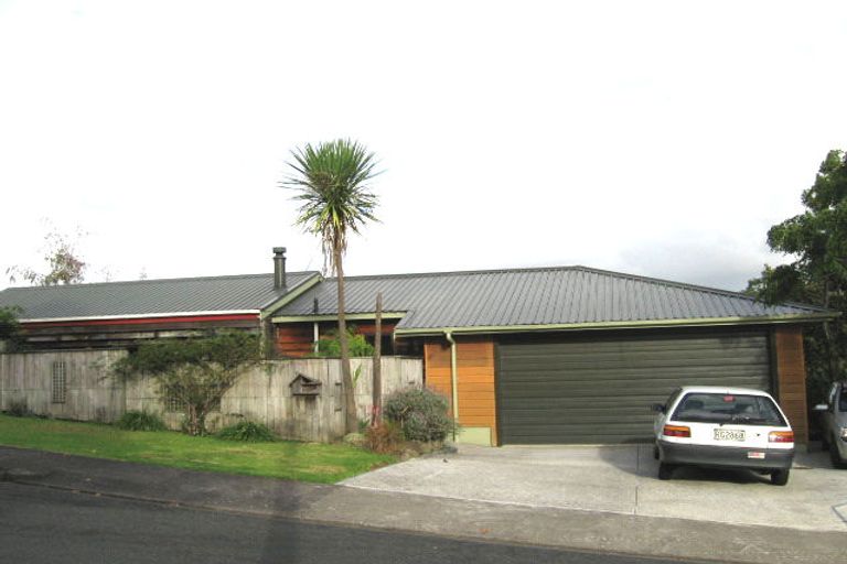 Photo of property in 120 Tiroroa Avenue, Te Atatu South, Auckland, 0610