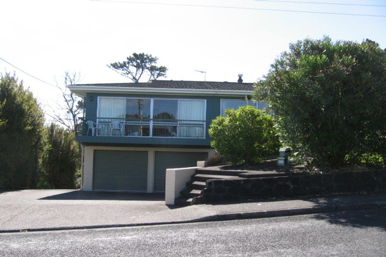 Photo of property in 2/76 Woodlands Crescent, Browns Bay, Auckland, 0630