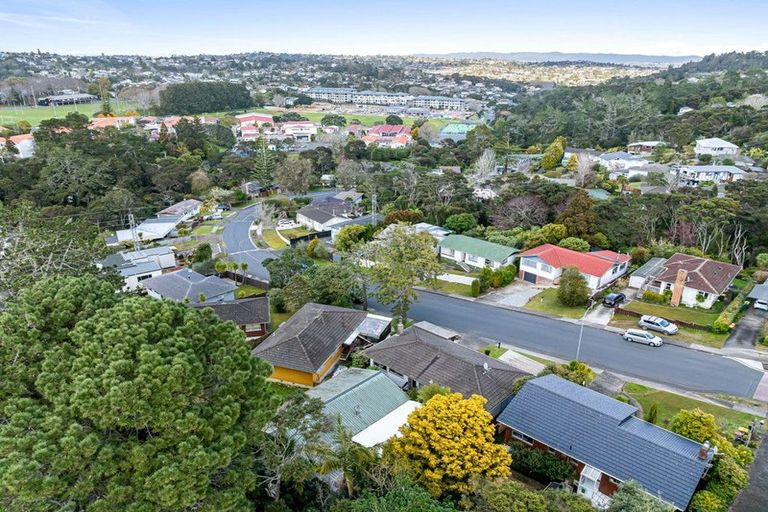 Photo of property in 46 Easton Park Parade, Glenfield, Auckland, 0629