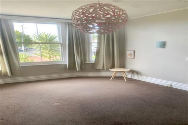 Photo of property in 25 Blockhouse Bay Road, Avondale, Auckland, 1026