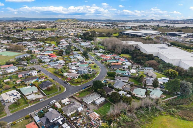 Photo of property in 39 Blake Road, Mangere East, Auckland, 2024