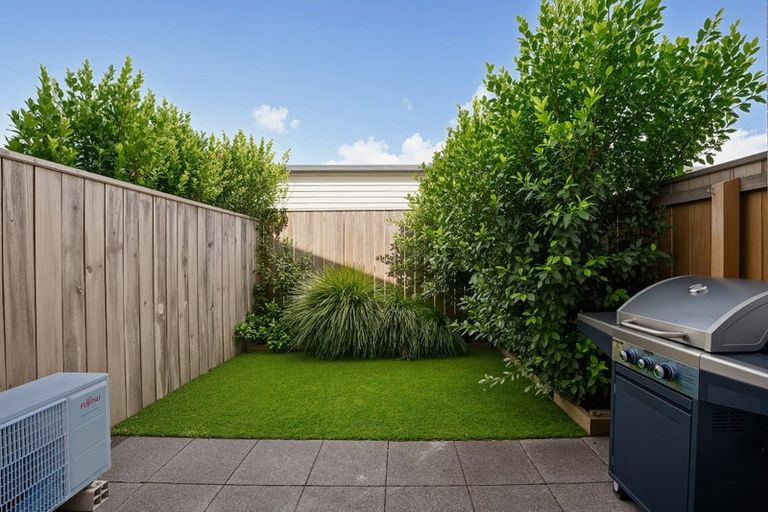 Photo of property in 10/12 Tawa Road, Te Atatu Peninsula, Auckland, 0610
