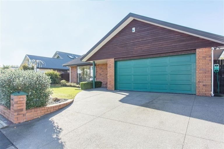 Photo of property in 50 Anglesea Avenue, Parklands, Christchurch, 8083