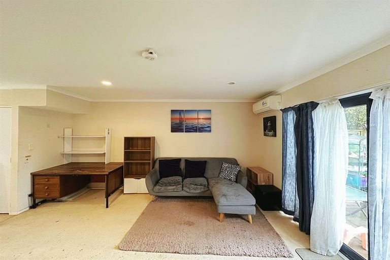 Photo of property in Tuscany Way, 17/3 Ambrico Place, New Lynn, Auckland, 0600