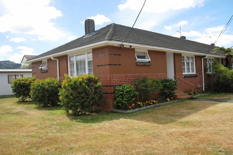 Photo of property in 1/1 Gower Street, Silverstream, Upper Hutt, 5019