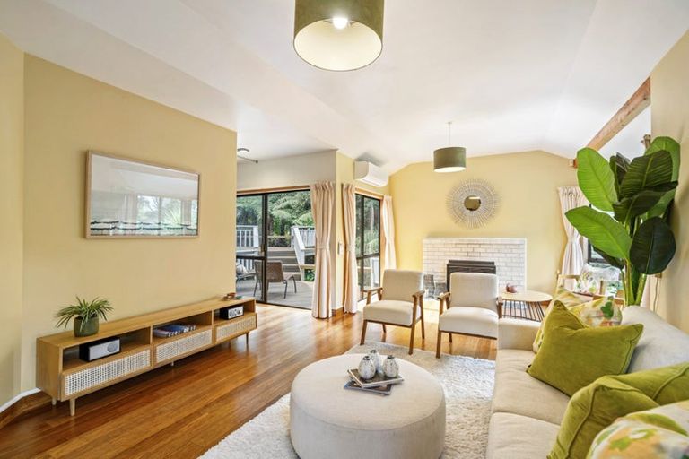 Photo of property in 15 Trelawny Place, Hillcrest, Auckland, 0627