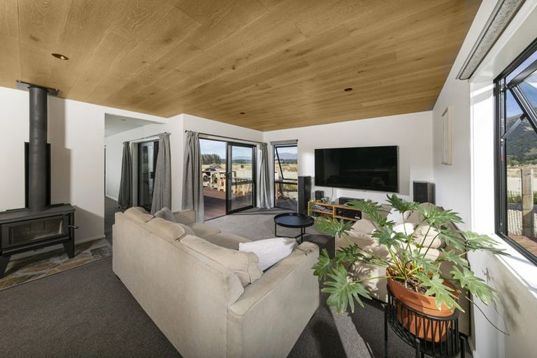 Photo of property in 175 Burdon Loop, Lake Hawea, 9382