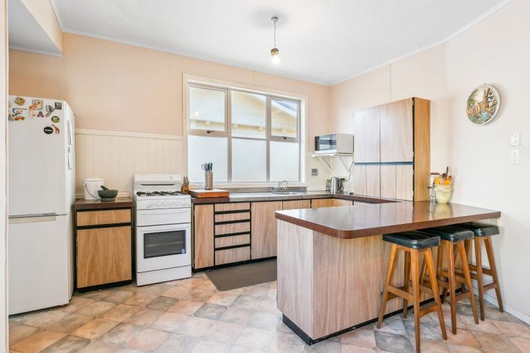 Photo of property in 93 Apu Crescent, Lyall Bay, Wellington, 6022