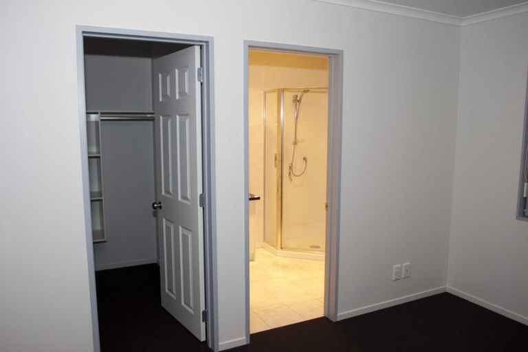 Photo of property in 33 Edgewood Way, Henderson, Auckland, 0612