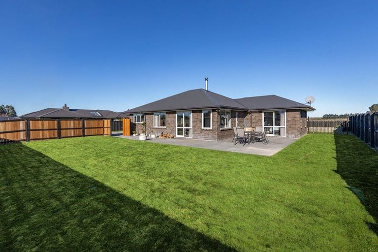 Photo of property in 15 Ruru Place, Oxford, 7430