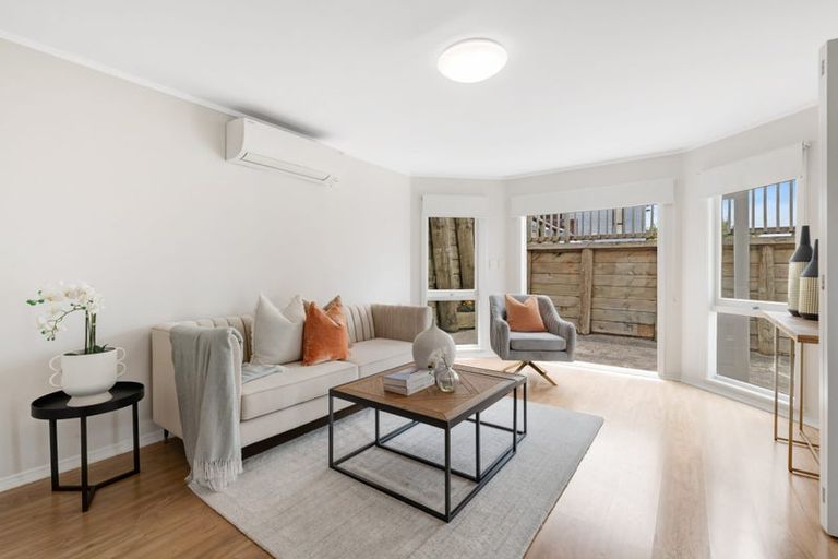 Photo of property in 3/22 Hogans Road, Glenfield, Auckland, 0629