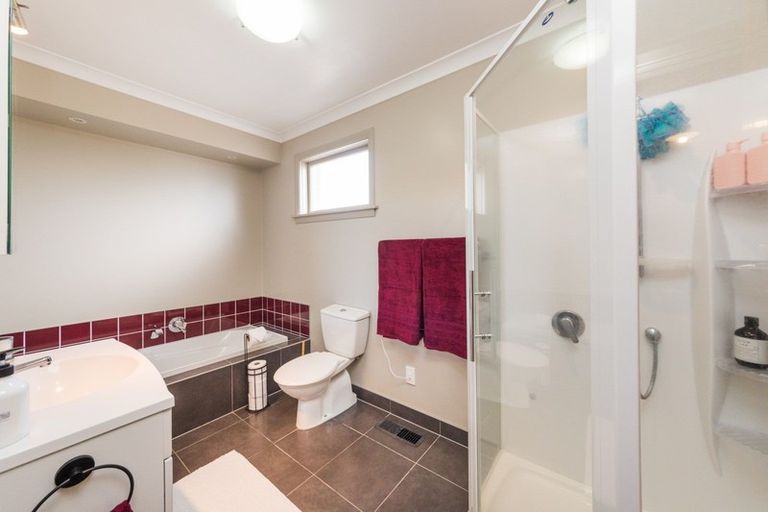 Photo of property in 20 Holdsworth Avenue, Milson, Palmerston North, 4414