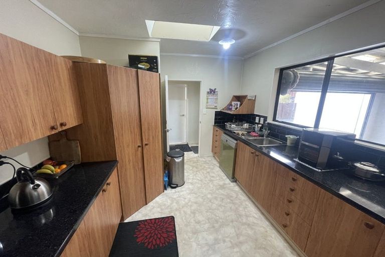 Photo of property in 58 Beauchamp Street, Tawa, Wellington, 5028