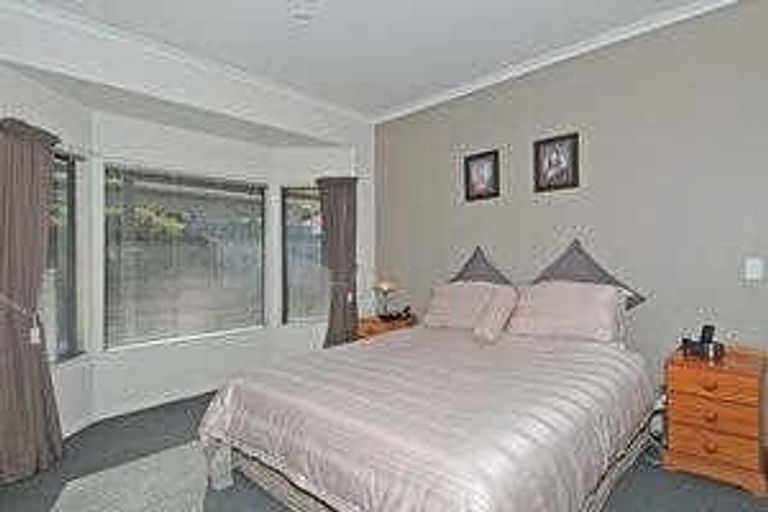 Photo of property in 9a Ormrod Grove, Riverstone Terraces, Upper Hutt, 5018