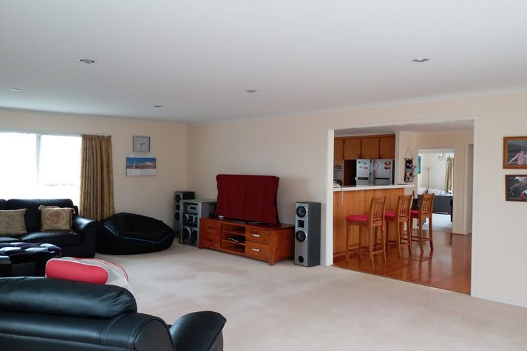 Photo of property in 19 St Simon Place, Botany Downs, Auckland, 2010