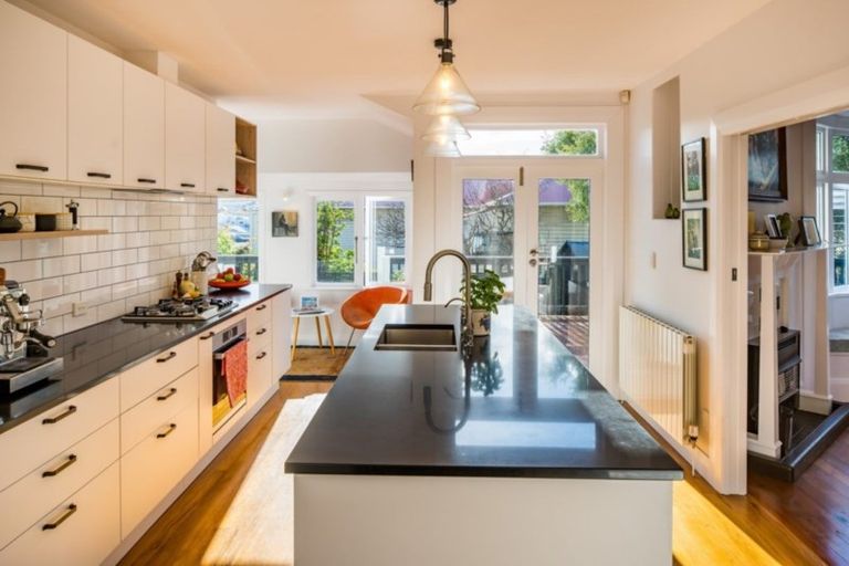 Photo of property in 82 Brougham Street, Mount Victoria, Wellington, 6011