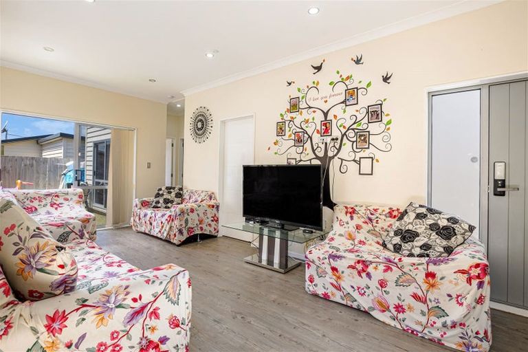 Photo of property in 49a Senator Drive, Manurewa, Auckland, 2105