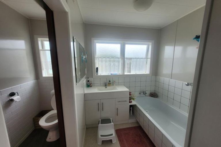 Photo of property in 11 Julian Place, Westown, New Plymouth, 4310