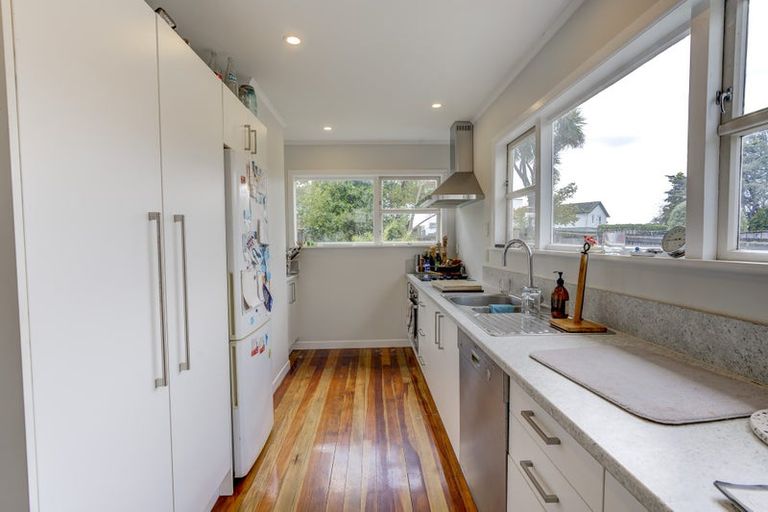 Photo of property in 35 Lake Crescent, Hamilton Lake, Hamilton, 3204