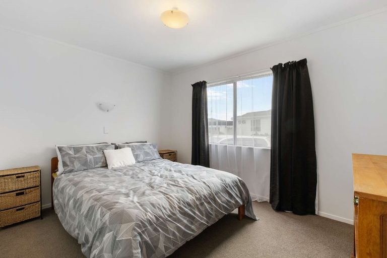 Photo of property in 24a Edgewater Parade, Waiuku, 2123