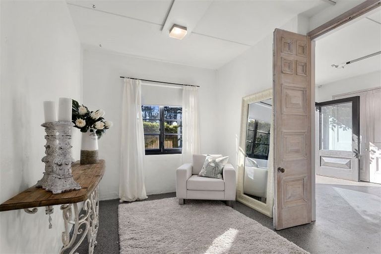 Photo of property in 1/25a Lake Road, Devonport, Auckland, 0624