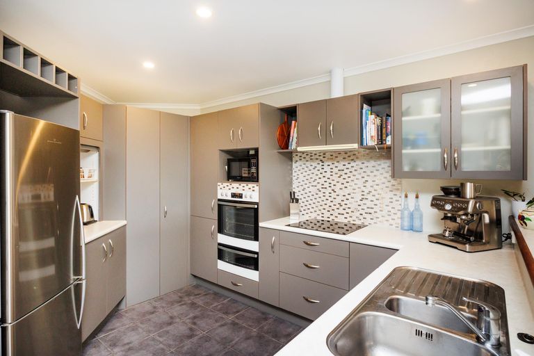 Photo of property in 147 Pacific Drive, Fitzherbert, Palmerston North, 4410