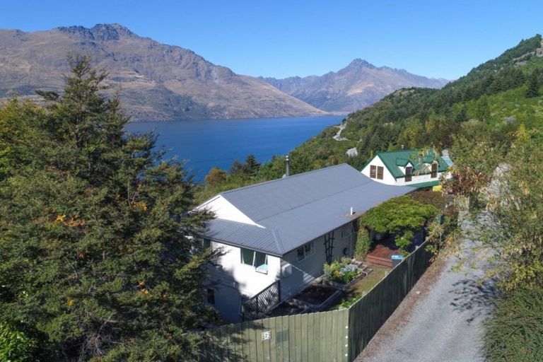 Photo of property in 2 Evergreen Place, Sunshine Bay, Queenstown, 9300