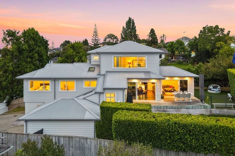 Photo of property in 24 Judkins Crescent, Cockle Bay, Auckland, 2014