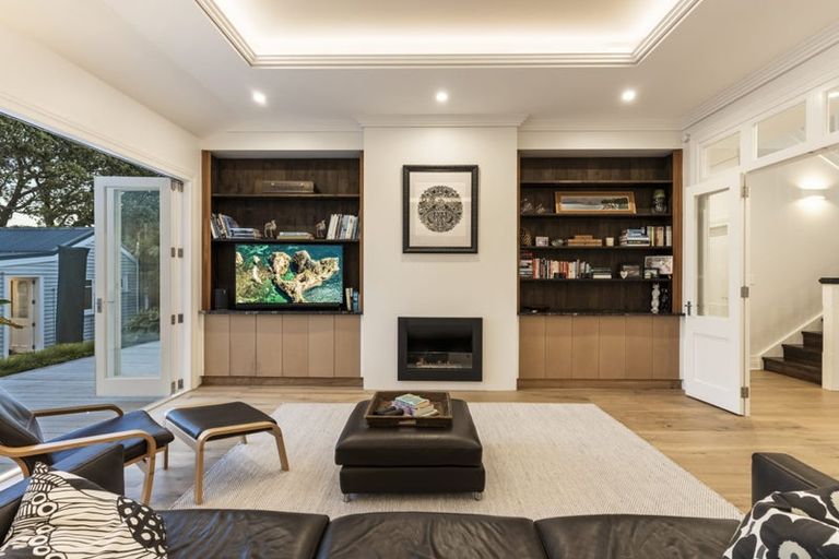 Photo of property in 21 Norwood Road, Bayswater, Auckland, 0622