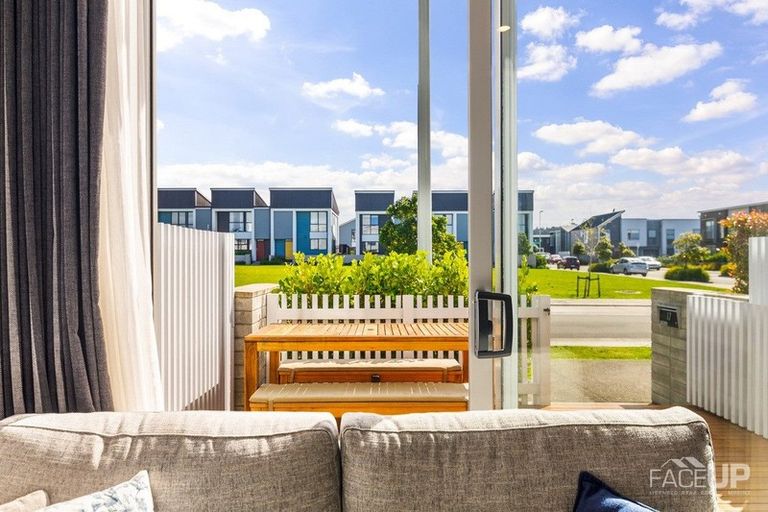 Photo of property in 17 Rangihina Road, Hobsonville, Auckland, 0616