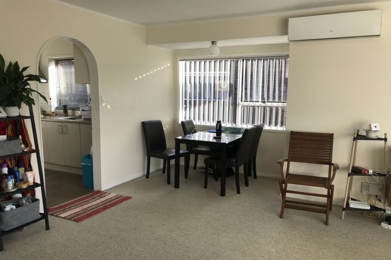 Photo of property in 1/309 Wairau Road, Totara Vale, Auckland, 0627