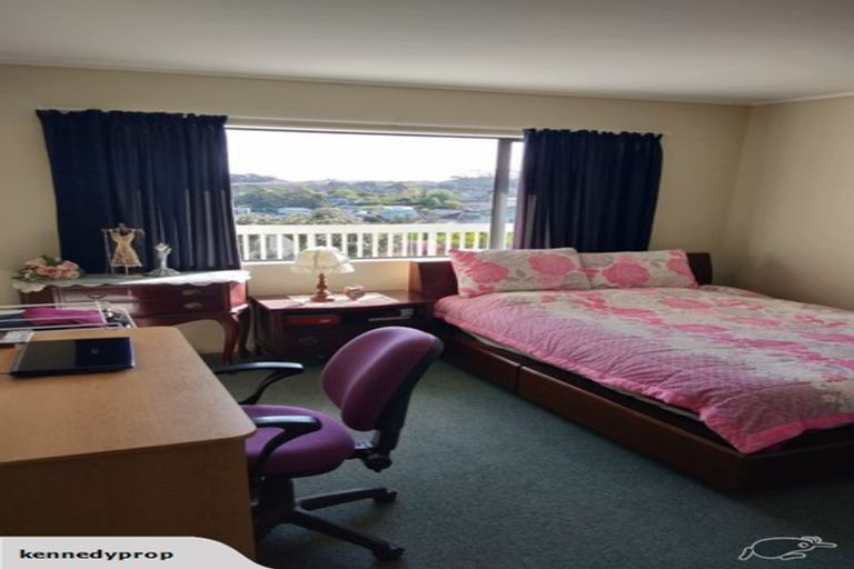 Photo of property in 16 Mackwell Road, Fairview Heights, Auckland, 0632