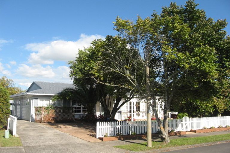 Photo of property in 5 Micawber Place, Mellons Bay, Auckland, 2014