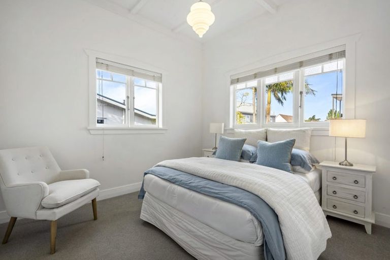 Photo of property in 38 Eversleigh Road, Belmont, Auckland, 0622