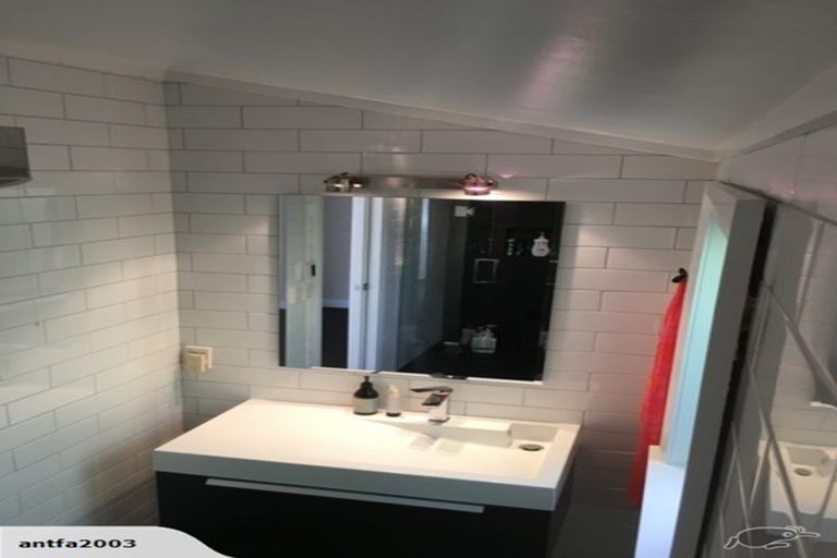 Photo of property in 75 Creswick Terrace, Northland, Wellington, 6012