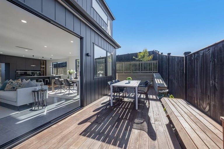 Photo of property in 8 Koheru Place, Long Bay, Auckland, 0630