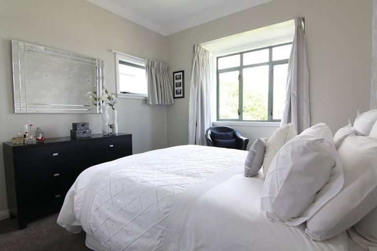 Photo of property in 5 Kowhai Avenue, Ebdentown, Upper Hutt, 5018