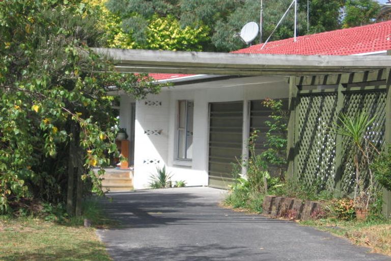 Photo of property in 1/5 Teviot Place, Totara Vale, Auckland, 0629