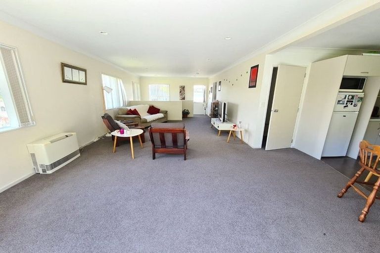 Photo of property in 18 Erlestoke Crescent, Churton Park, Wellington, 6037