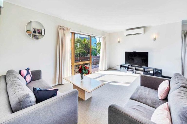 Photo of property in 1/2a Carlisle Road, Browns Bay, Auckland, 0630