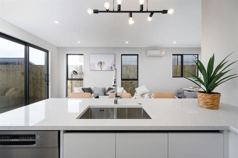 Photo of property in 14 Pohewa Road, Silverdale, 0932