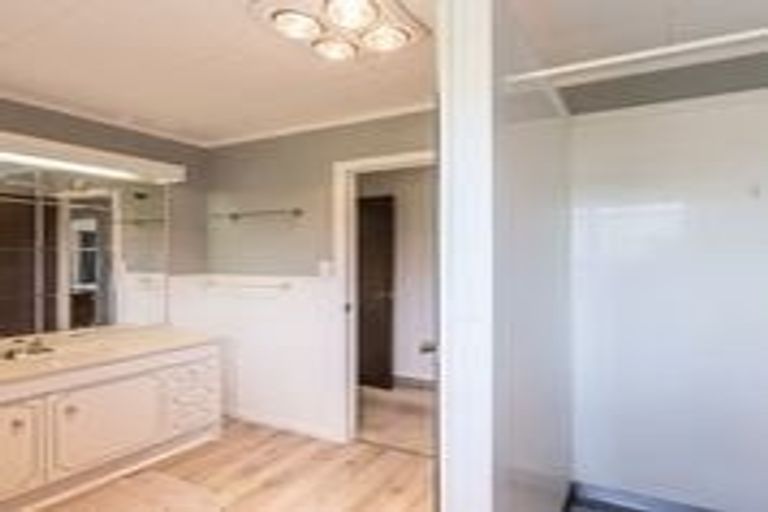 Photo of property in 76a Brian Crescent, Stanmore Bay, Whangaparaoa, 0932