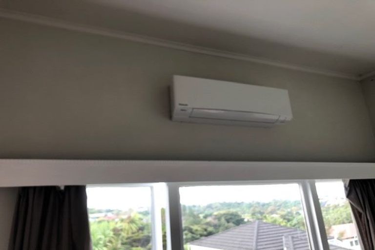 Photo of property in 51 Onewa Road, Northcote, Auckland, 0627