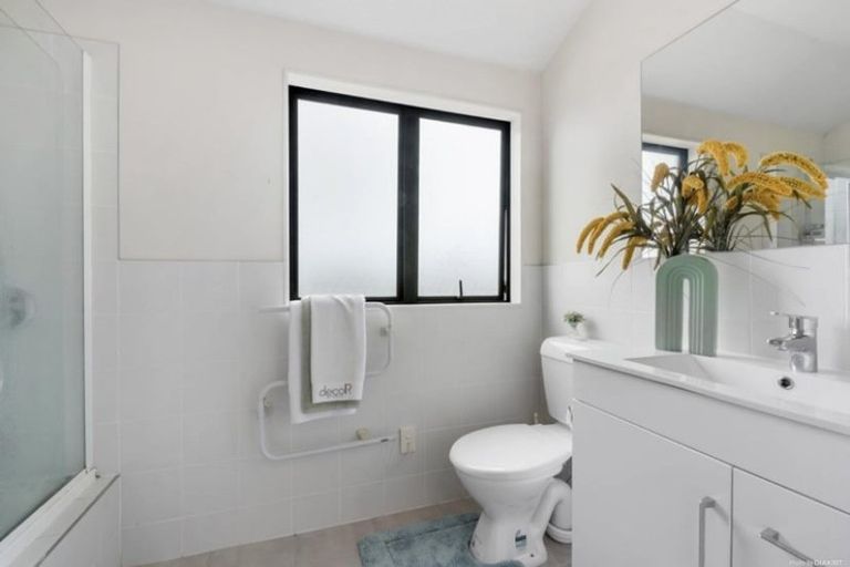 Photo of property in 38/22 Northcross Drive, Oteha, Auckland, 0632