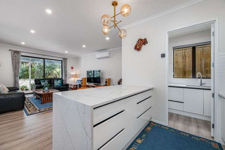 Photo of property in 73a Granville Drive, Massey, Auckland, 0614