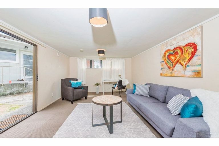 Photo of property in 63 Oreil Avenue, West Harbour, Auckland, 0618