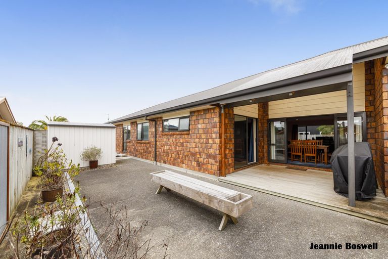 Photo of property in 3 Walnut Grove, Kelvin Grove, Palmerston North, 4414