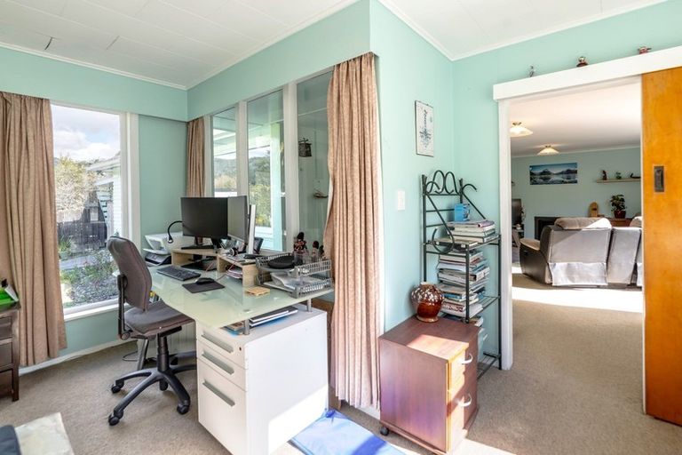 Photo of property in 184 George Street, Stokes Valley, Lower Hutt, 5019