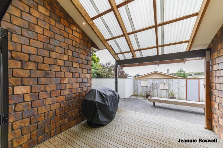 Photo of property in 3 Walnut Grove, Kelvin Grove, Palmerston North, 4414