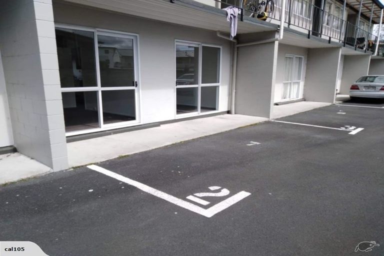 Photo of property in 2/3 Tralee Place, Hillcrest, Hamilton, 3216